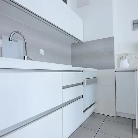 Victus Apartamenty, Cadena 3 *